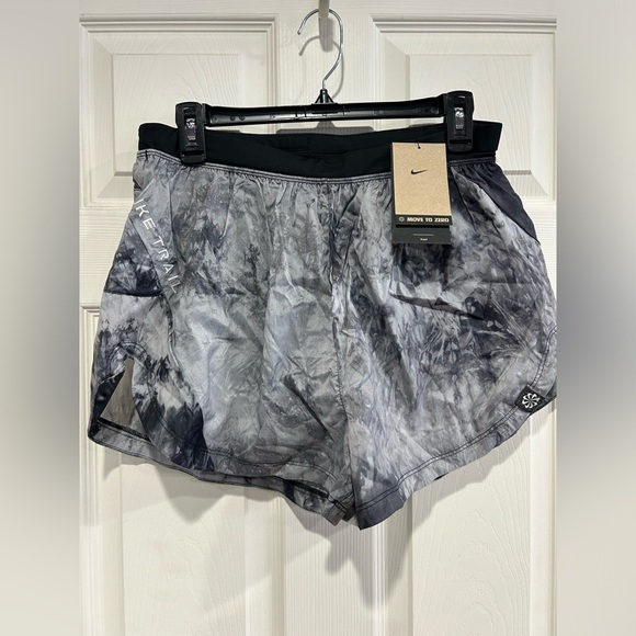Nike Women's XL Dri-FIT Repel Mid-Rise 3" Trail Running Shorts Black Grey NWT - Picture 1 of 14